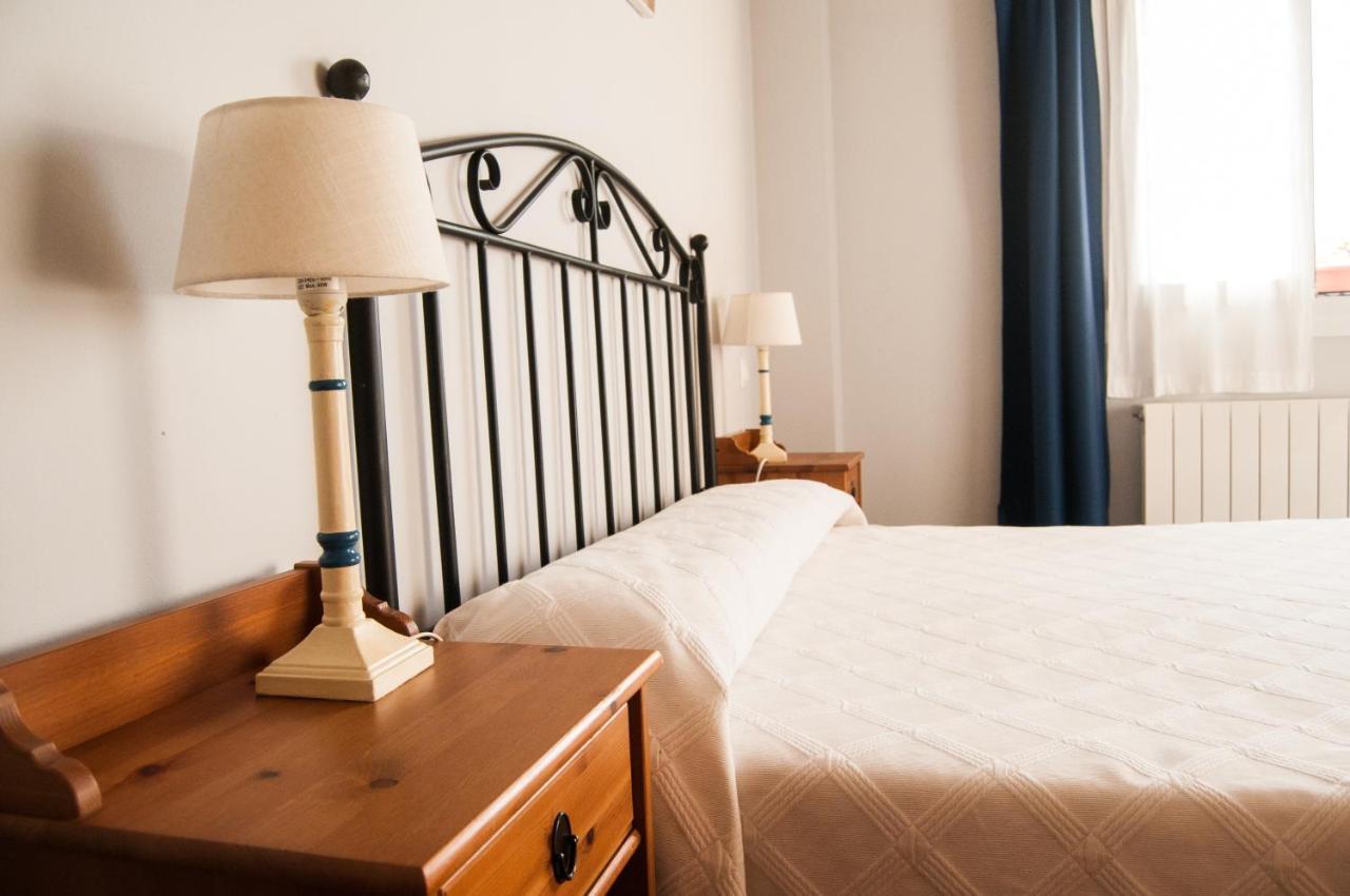 Apartamentos Corona Комильяс Экстерьер фото