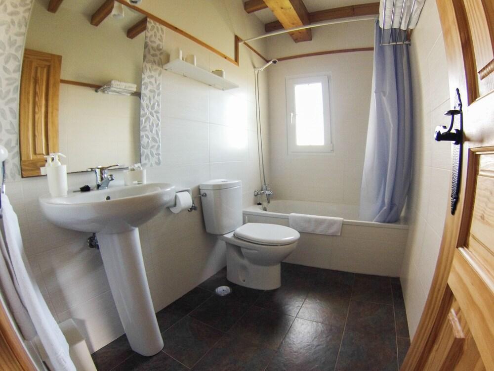 Apartamentos Corona Комильяс Экстерьер фото